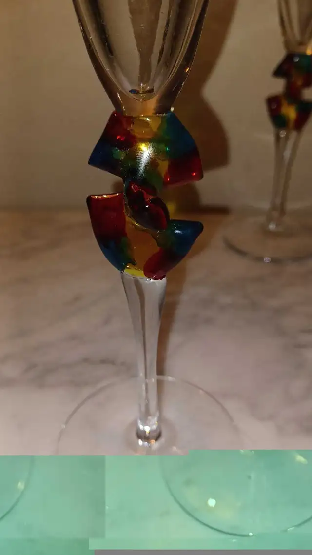 10"T Unique Set of 2 Glass Champagne Flutes Multi-Colored  in Kitchen & Dining Wares in Calgary - Image 4