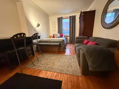 All inclusive, close to Pickering Town Centre. Equipped with table chairs sink cabinets, mini fridge...