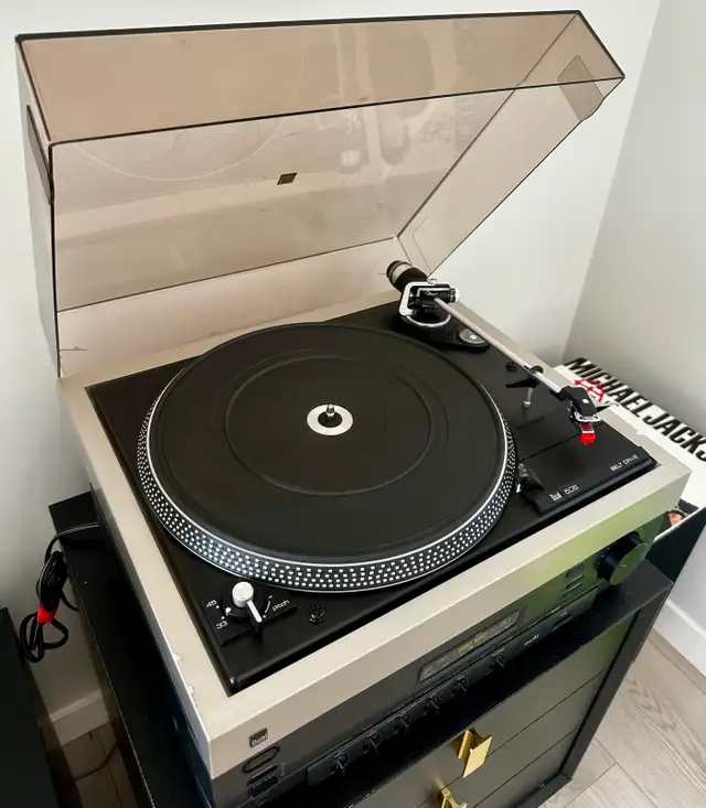 Dual 506 Belt Drive Turntable w/ Shure Cartridge in Stereo Systems & Home Theatre in Calgary - Image 3