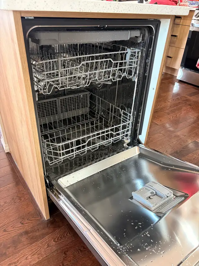 Certified Appliance Repair Technician in Appliance Repair & Installation in Calgary - Image 10