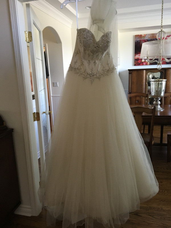 Stella York - Wedding Ball Gown - Size 12 in Wedding in Delta/Surrey/Langley - Image 2