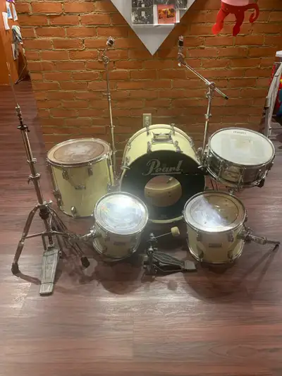 Pearl World Series Drum Kit, View more