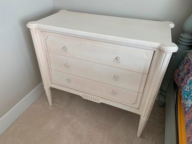 Ethan Allen Bedside Table - Excellent Condition! in Dressers & Wardrobes in Delta/Surrey/Langley - Image 3