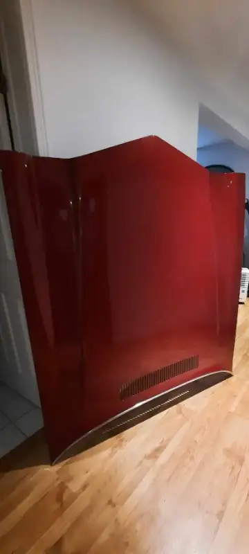 Vends capot d'origine de Chevrolet Camaro RS 1971 couleur framboise, très bon état pas d'envoi, à ré...