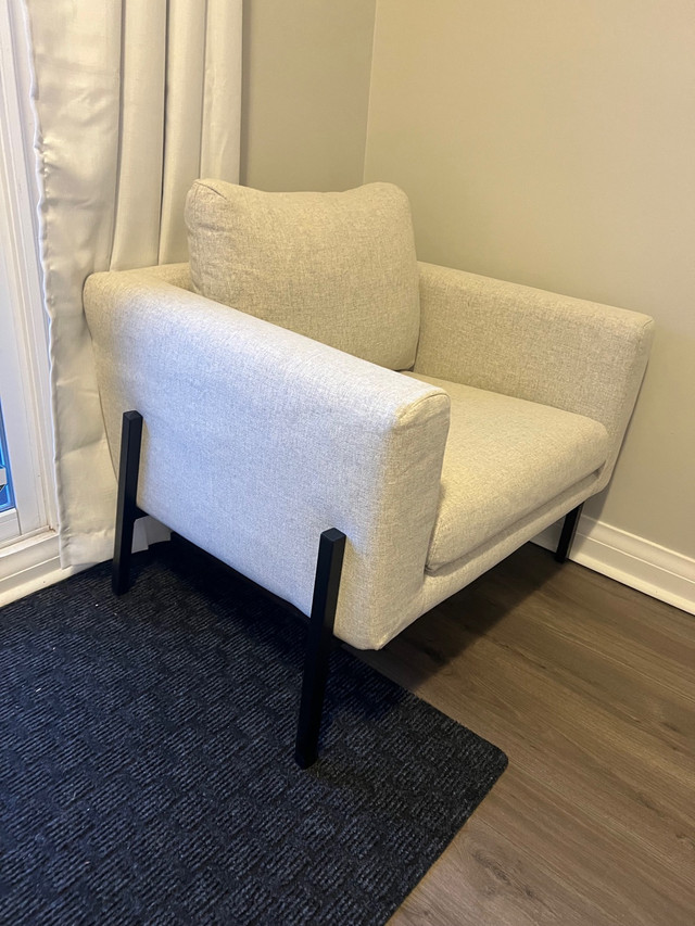 Chair 35” wide in Chairs & Recliners in Markham / York Region - Image 2