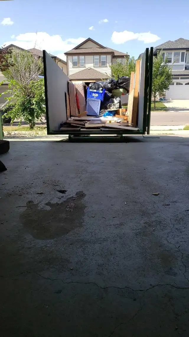 Roll off bins65203779416067122
