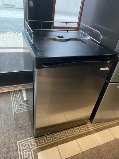 New open box condition . Never used . Everything is complete including CO2 tank. kegerator or bevera...