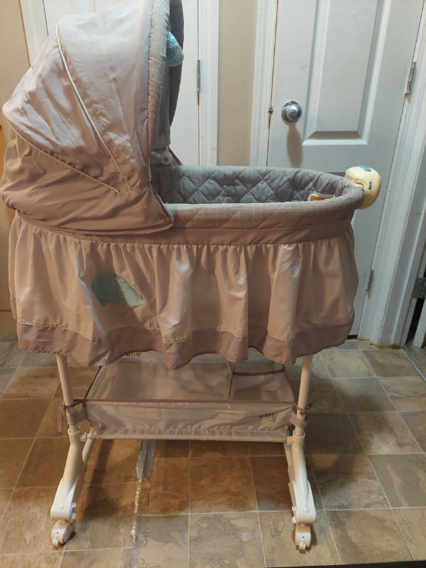 Baby bed bassinet in Cribs in Edmonton - Image 2