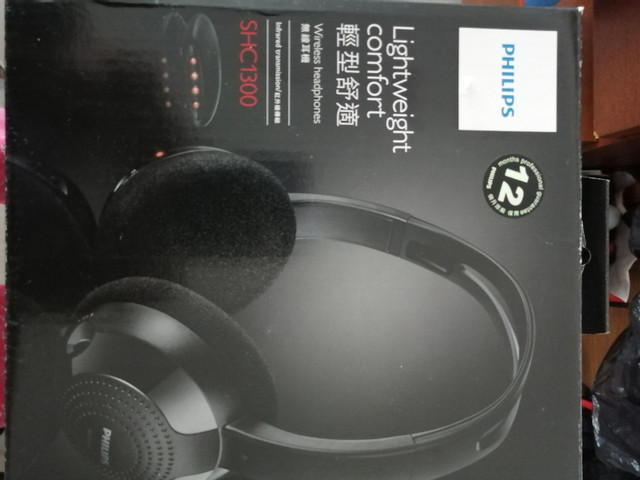 Philips Lightweight comfort Wireless headphones SHC1300 in Headphones in City of Toronto - Image 4