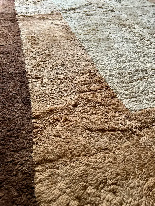 sheep wool rug carpet in Rugs, Carpets & Runners in Mississauga / Peel Region - Image 4