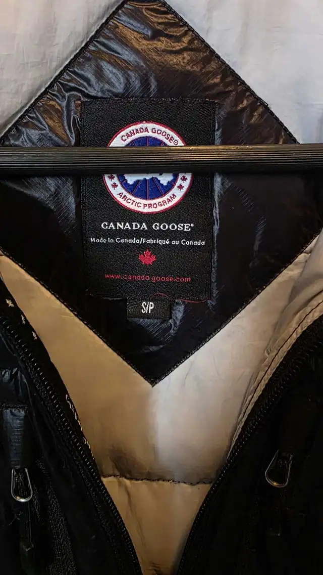 Canada Goose Women Size XS in Women's - Tops & Outerwear in Calgary - Image 3