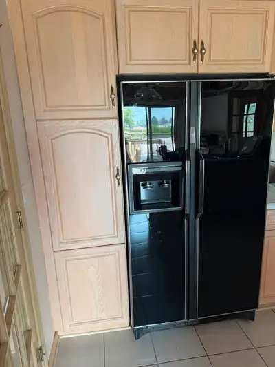 Solid wood cabinets, taken down and ready to be picked up ASAP. I do have a video available if neede...