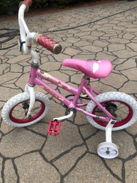 Vélo fille avec roulettes