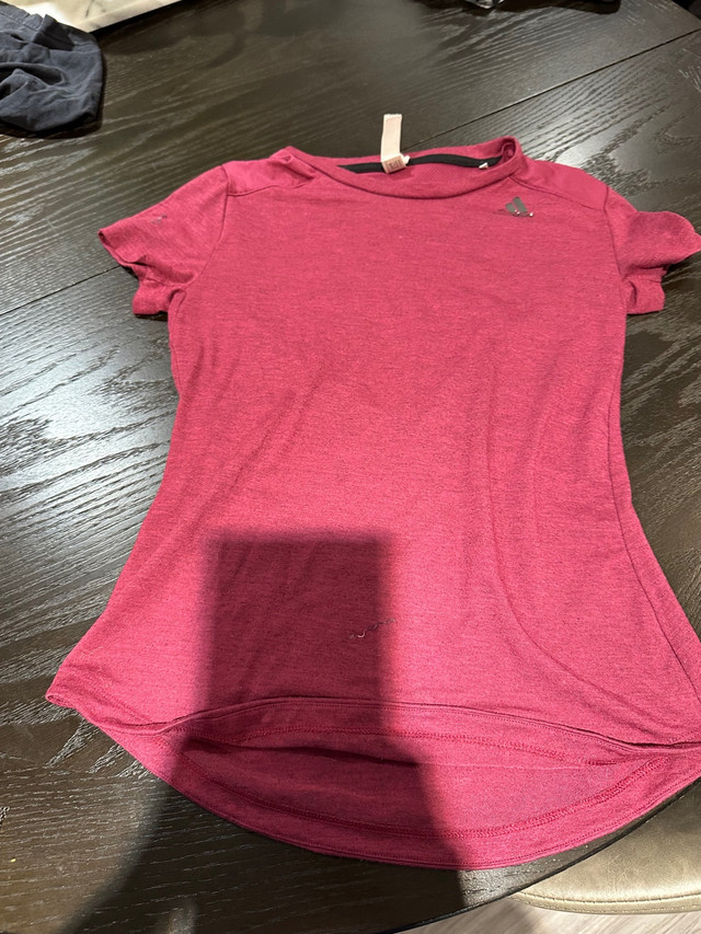 Workout Tops in Women's - Tops & Outerwear in Mississauga / Peel Region - Image 2