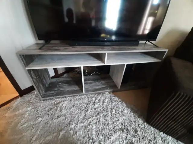 Meuble de télévision (TV Stand) – Excellent état 140$ nego. in TV Tables & Entertainment Units in Laval / North Shore - Image 3