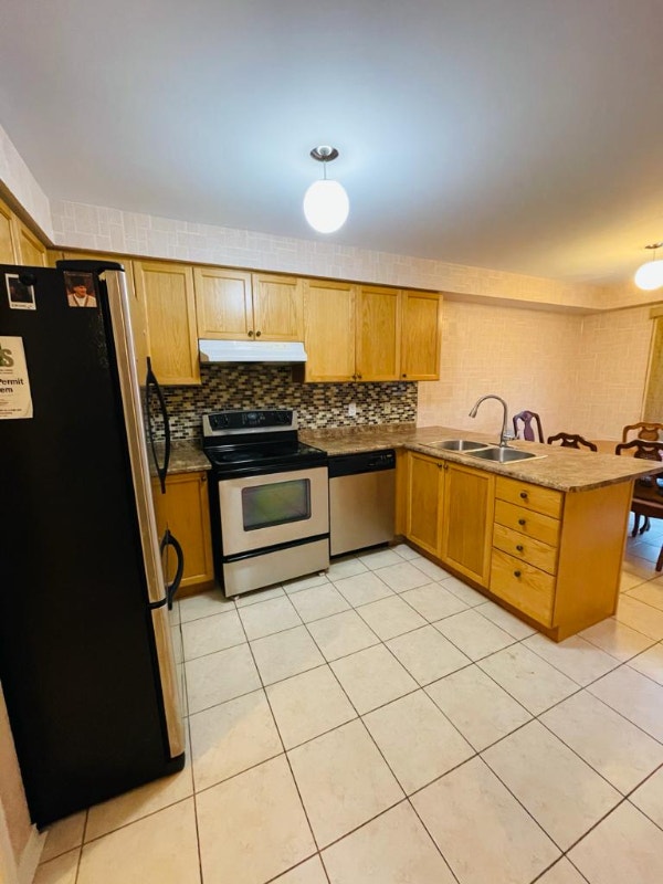 3 BEDROOM TOWNHOUSE FOR RENT IN MISSISSAUGA Long Term Rentals