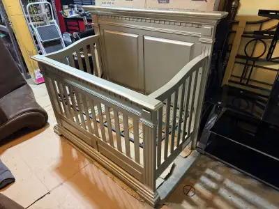 Deluxe crib with double bed rail kit (converts it into a double sized bed)…EXTREMELY GOOD CONDITION…...