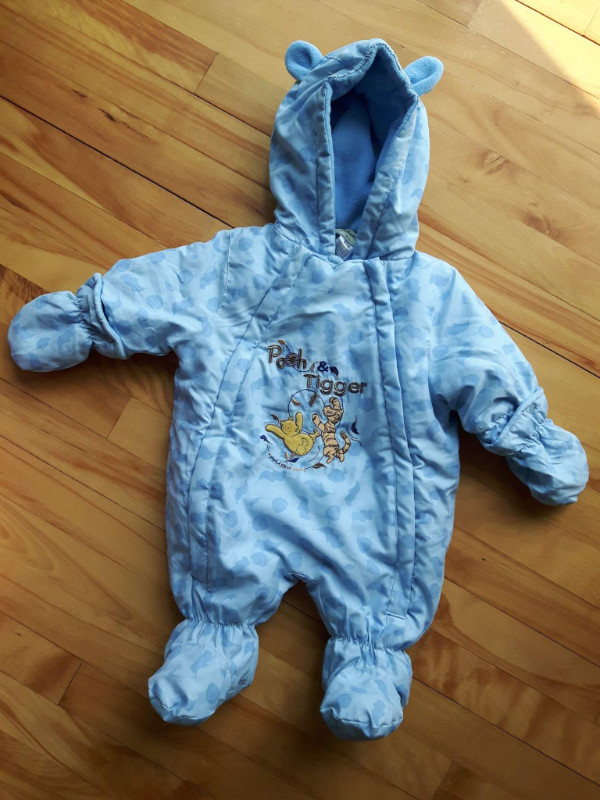 Habit d'hiver bébé 0-3 mois  Pooh & Tigger NEUVE dans Vêtements - 0 à 3 mois  à Granby