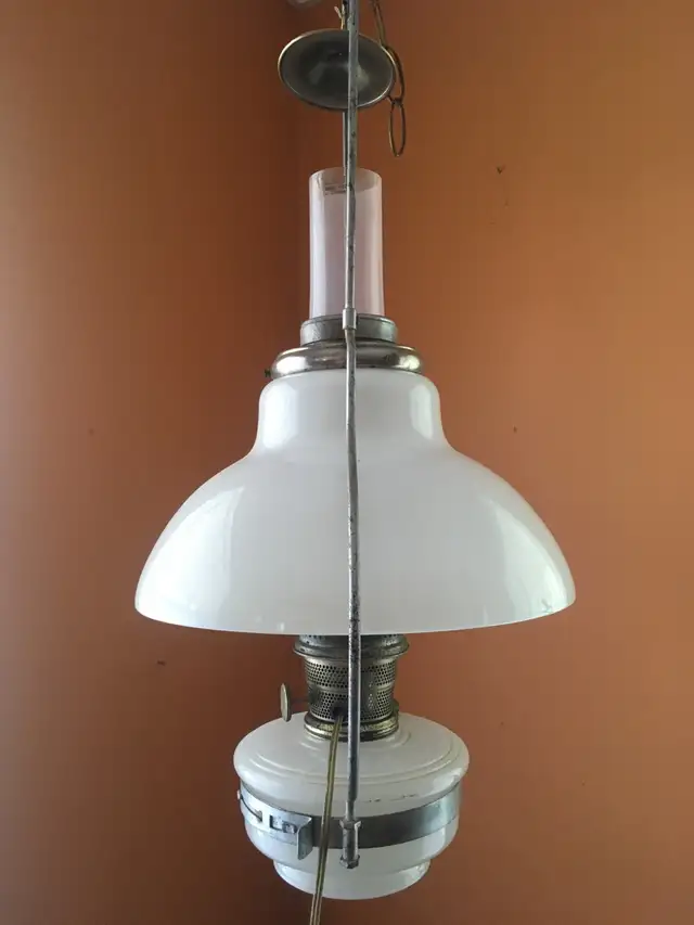 ALADDIN - ANTIQUE ELECTRIC HANGING WHITE MOONSTONE LAMP in Indoor Lighting & Fans in Belleville - Image 6