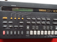 Yamaha QY 10 Synthesizer Groove Box
