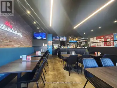 Fried Chicken Restaurant – Toronto! Here’s your chance to own a profitable, fully equipped fried chi...