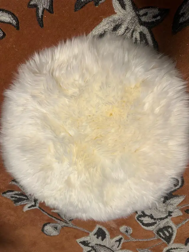 New 60cm sheepskin rug in Rugs, Carpets & Runners in Markham / York Region - Image 2