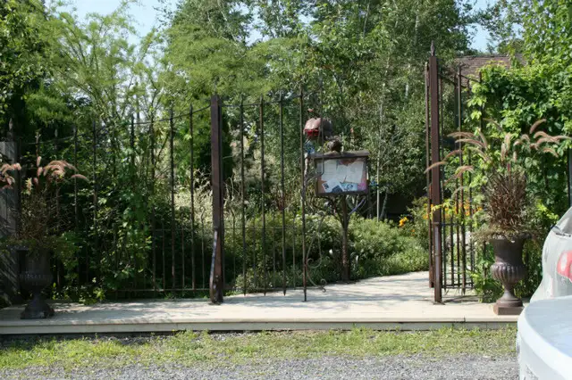 PORTAIL FER FORGÉ in Decks & Fences in Granby - Image 2