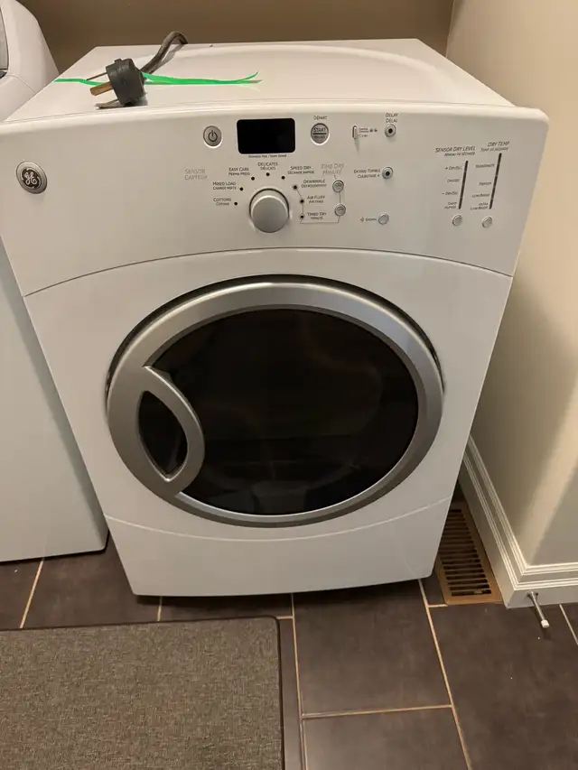 Used dryer in Washers & Dryers in Belleville - Image 2