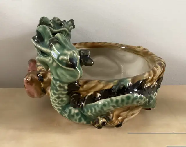 PRICE DROP! Majolica Ceramic Double Dragon Pearl Planter Pot in Home Décor & Accents in West Island - Image 4