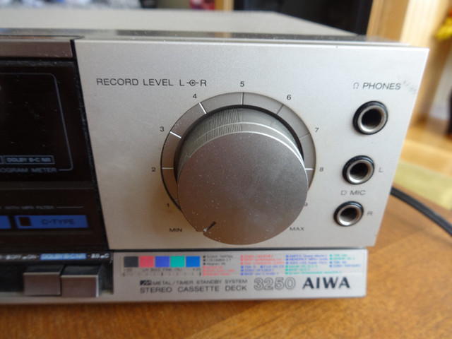 Aiwa AD3250H Vintage Stereo Cassette Tape Deck (1982) for parts in Stereo Systems & Home Theatre in Markham / York Region - Image 3