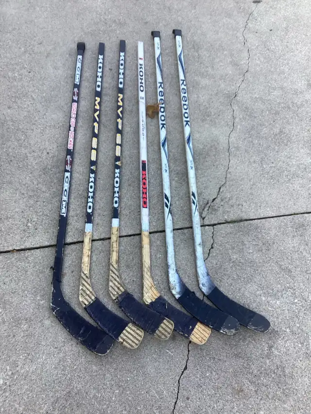 11 Used Wood Hockey Sticks in Hockey in Chatham-Kent - Image 5