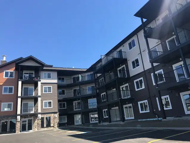 Southside Condo on top floor, utilities included & 1 parking SP