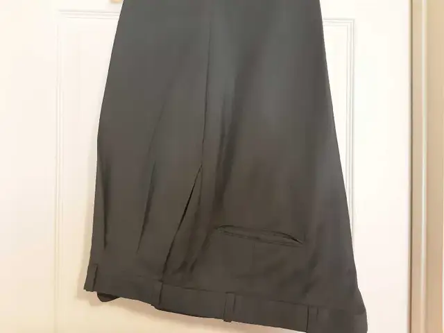 Men's/Youth Suit in Men's in Strathcona County - Image 3