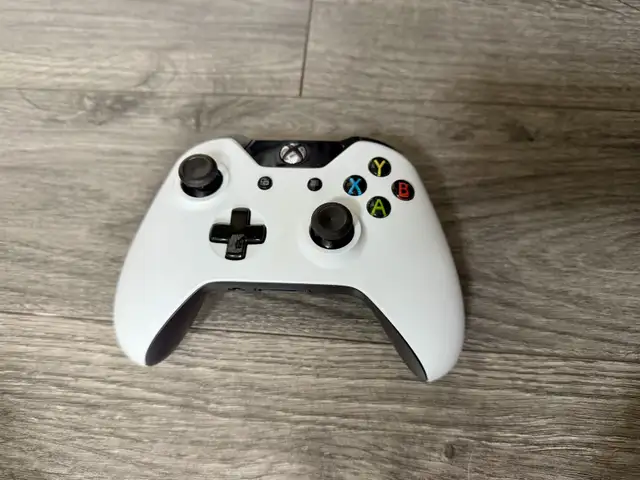 Xbox One Quantum Break Edition (Complete in Box)64335578544385124