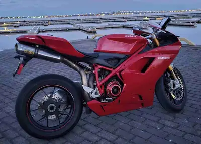 Clean bike. Comes with rear stand. Also some new exhaust packing for when you want to refresh the mu...