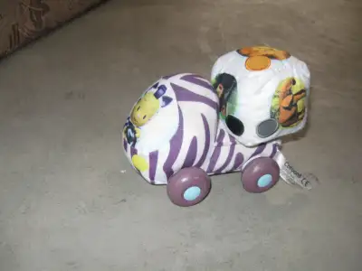 petit camion avec cube tactile, View more