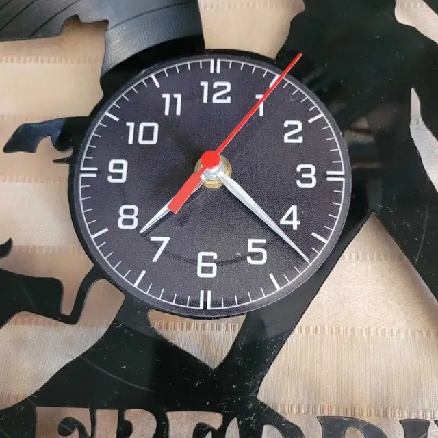 Queen - Freddie Mercury Vinyl Wall Clock in Home Décor & Accents in Markham / York Region - Image 5