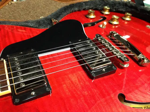 Professional Guitar Repairs in Sherwood Park in Guitars in Strathcona County - Image 6