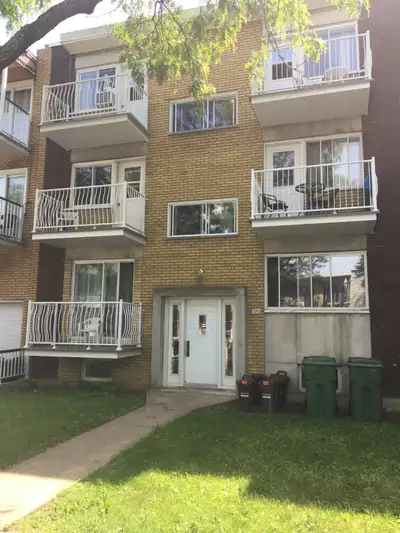 Grand 3 ½ Metro Langelier, 3190 Henri-De Salières très propre, 5plex, ensoleillés, plancher de bois...