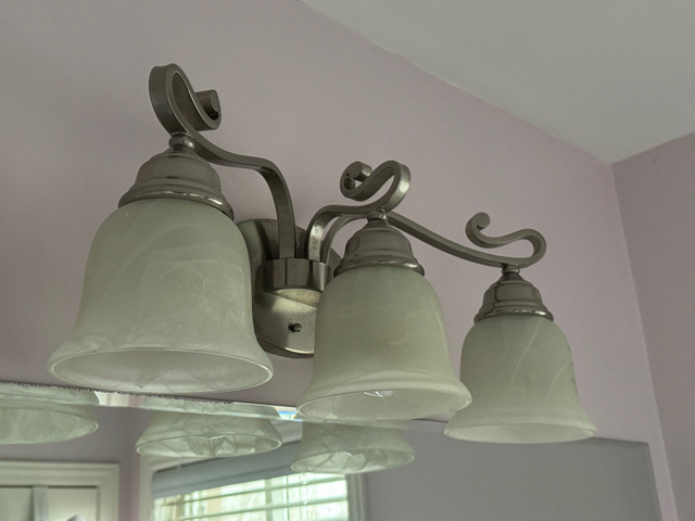 Bathroom light vanity fixture in Indoor Lighting & Fans in City of Toronto