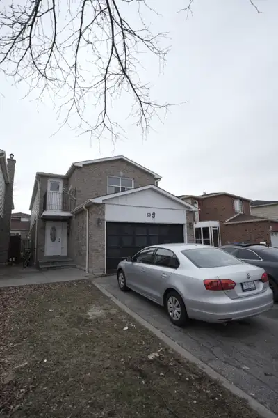 Room Available In Brampton