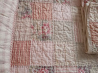 Queen quilt with shams and accent pillow