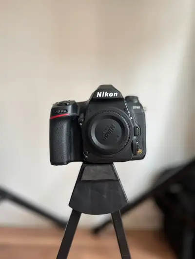 Amazing Full Frame Professional DSLR In great condition - small mark on top of camera. Shutter count...