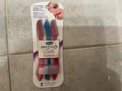 Schick Hydro Silk Touch-Up Razors with Precision Cover, View more