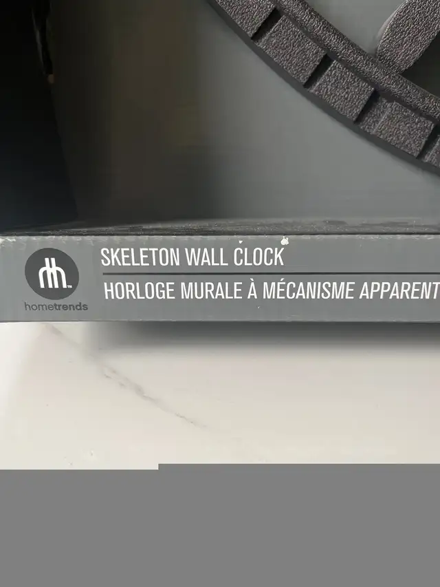 Skeleton wall clock in Home Décor & Accents in Markham / York Region - Image 3