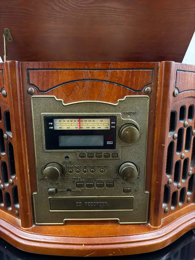 Vintage Style 5-in-1 Record Player with CD Radio in Arts & Collectibles in Mississauga / Peel Region - Image 6