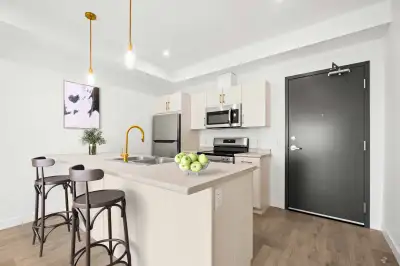 LUXURY 2 Bedroom Apartment Available For September 1st!
