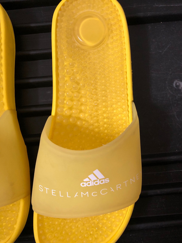 Stella McCartney x adidas yellow sandals size 5 in Women's - Shoes in City of Toronto - Image 3