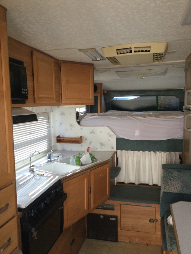slide in 8’ camper in Travel Trailers & Campers in Sarnia - Image 2