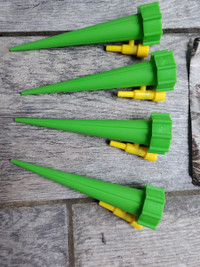 Self watering spikes for plants 4 pieces